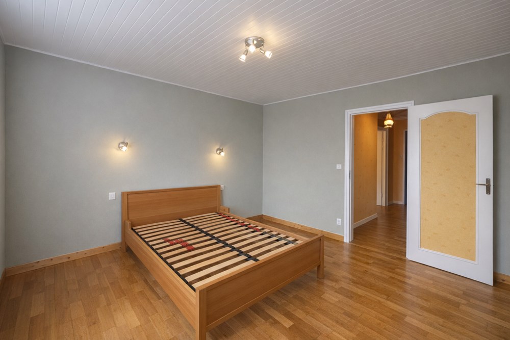 MAISON T6 AVEC 4/5 CH - TERRAIN +450M² - NON MITOYENNE - GARAGE - PROXIMITE COMMERCES - RARE photo 4